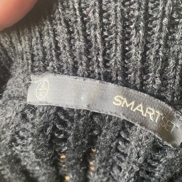 Beautiful neck sweater - Picture 4 of 5